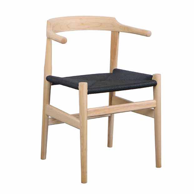 Réplica de silla wegner pp68